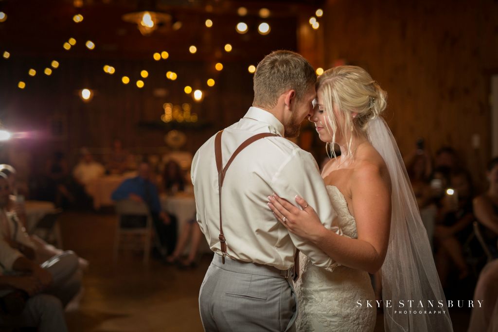 Gentry Wedding - photos courtesy of https://www.facebook.com/skyestansburyphotography